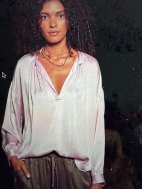 XiRENA Mayson Silk Blouse - Pebble Grey NWT Mediium